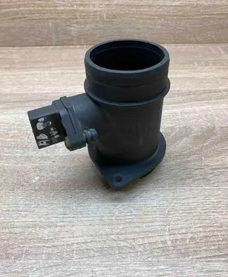 Volkswagen PASSAT B5 Mass air flow meter 028906461 0281002216