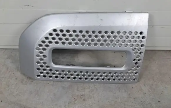 Land Rover Defender Front bumper lower grill L8B215B217A