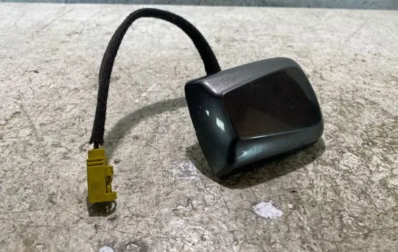 Dodge Durango Aerial GPS antenna 00531631090 81053LAUA P5NU66LAUAB