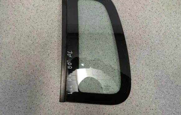 Suzuki Wagon R+ Side middle window/glass 
