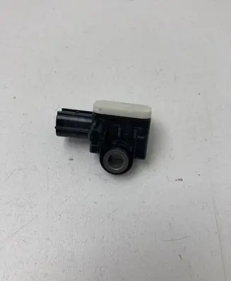 Ford Focus Airbag deployment crash/impact sensor 8M5T14B342AC C83HA 100214103