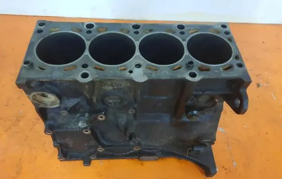 BMW 3 E46 Engine block 1743993