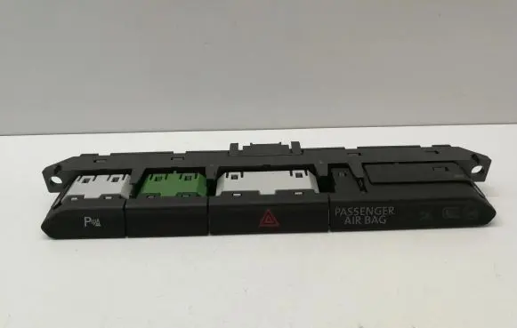 Volkswagen PASSAT B8 Hazard light switch 3G0927132A
