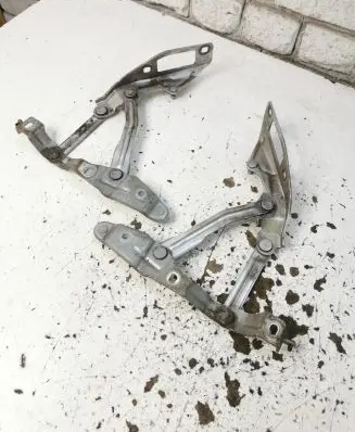 Audi TT Mk1 Engine bonnet/hood hinges 8N0823302 8N0823301