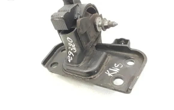 Toyota Verso Engine mounting bracket