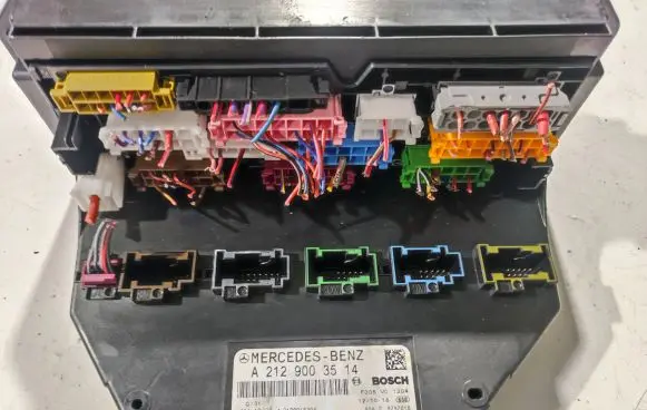 Mercedes-Benz C W204 Fuse box set A2129003514 A2129015204 A2129020706
