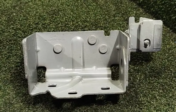 Renault Trafic III (X82) Fender mounting bracket 663502593R
