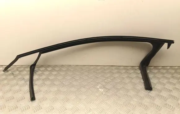 Skoda Enyaq iV Front door glass trim molding 5LA837431F