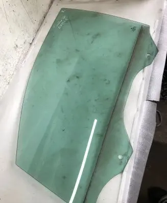 Volkswagen Touran III Front door window glass four-door 43r011582