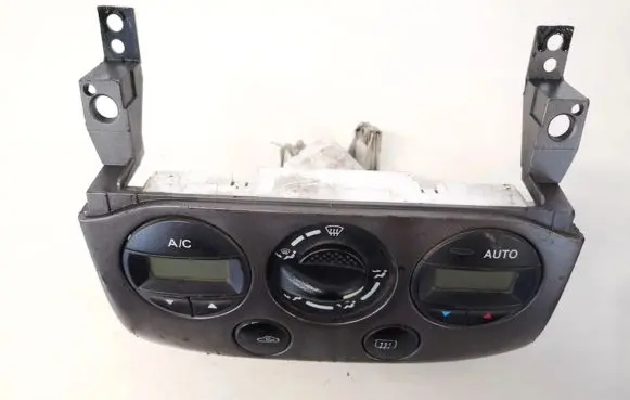 Nissan Primera Climate control unit 275109f601