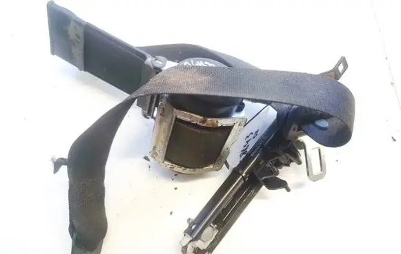Opel Zafira B Rear seatbelt 560834801
