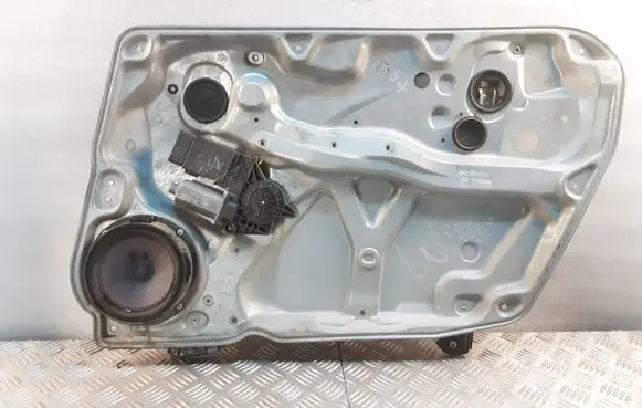 Volkswagen PASSAT B5.5 Front door window regulator with motor 3B4837756D