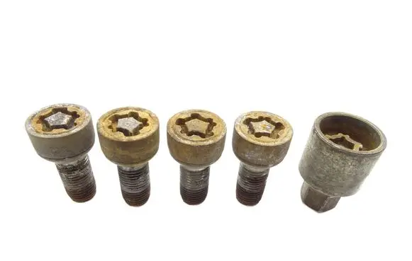 Volkswagen PASSAT B7 Nuts/bolts 