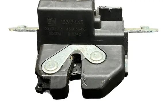 Opel Meriva B Tailgate exterior lock 13317445 430036418
