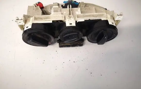 Volkswagen PASSAT B5.5 Climate control unit 1J0820045G
