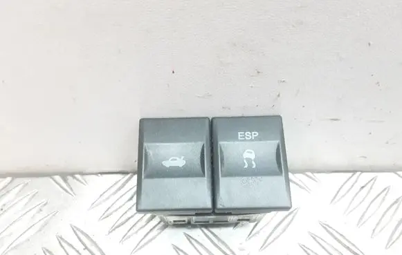 Ford Mondeo Mk III Tailgate opening switch 