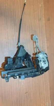 Volvo V50 Front door lock 30784046
