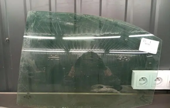 Ford Mondeo Mk III Rear side window