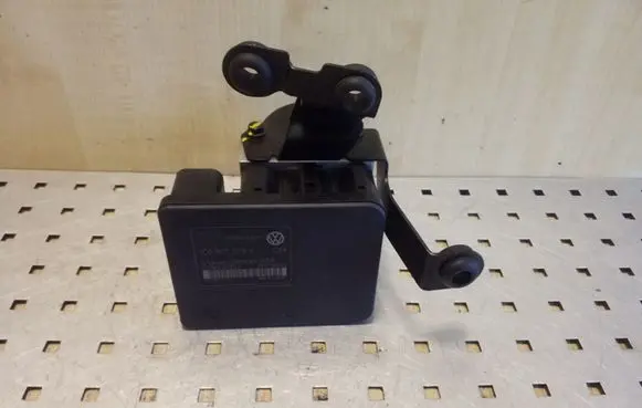 Skoda Octavia Mk1 (1U) ABS Pump 1C0907379K 1J0614417D
