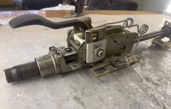 Steering wheel axle set