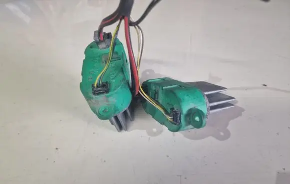 Renault Espace - Grand espace IV Heater blower motor/fan resistor 52492365