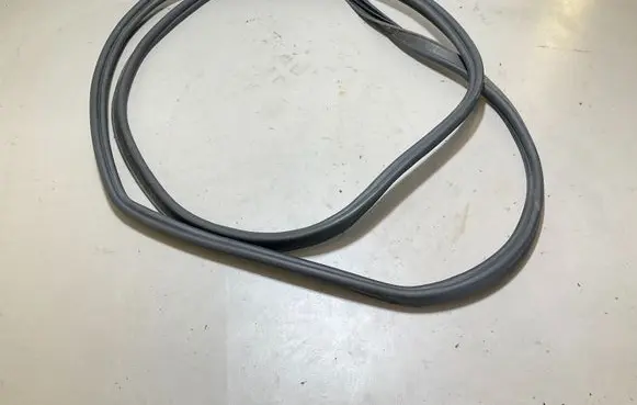 Trunk rubber seal (body)