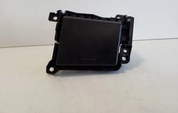 Lexus CT 200H 12 V Socket (front) 5880276020