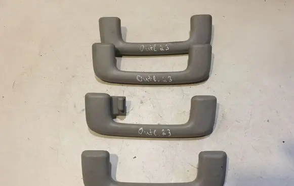 Mitsubishi Outlander A set of handles for the ceiling 