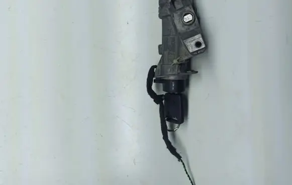 Audi A4 S4 B5 8D Ignition lock 4B0905851