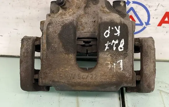 BMW 3 E46 Front brake caliper 6758113 34116758113