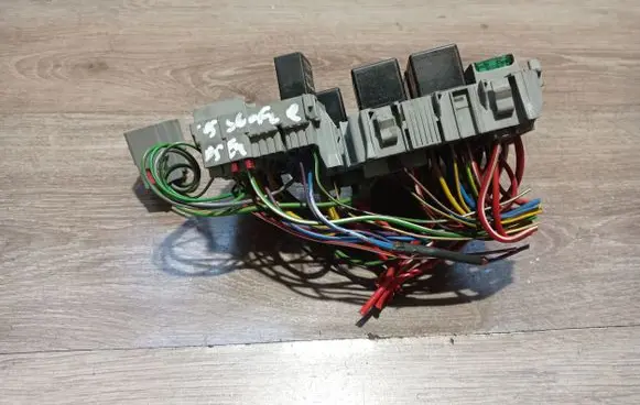 Volvo S60 Fuse module 8690698