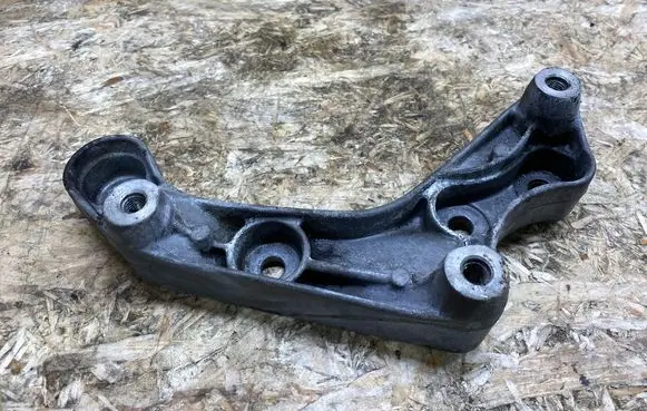 Mercedes-Benz CL C216 Front differential bracket A2720140195