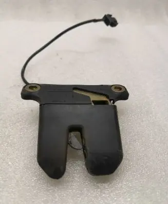 Audi A8 S8 D2 4D Tailgate/trunk/boot lock/catch/latch 827505