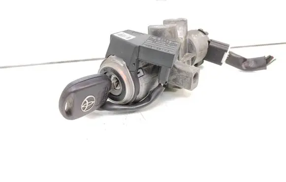 Toyota Avensis T250 Ignition lock 450200504