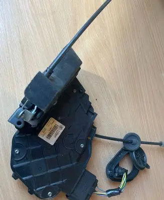 Volvo S80 Front door lock 31253286 986904 A048317