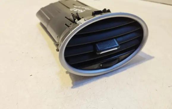 Ford Focus Dashboard side air vent grill/cover trim 4M51A014L21BD
