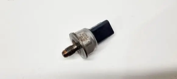 Nissan Pulsar Fuel pressure sensor 2263000Q2M 166392853R H8201142095
