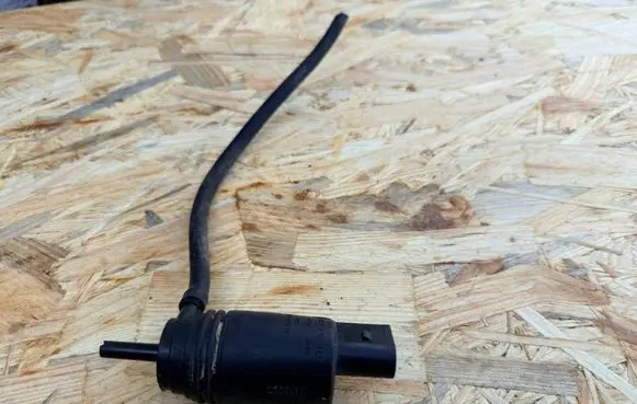 BMW 1 F20 F21 Windscreen/windshield washer pump 8377612