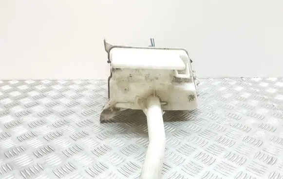 Toyota Avensis T250 Windshield washer fluid reservoir/tank