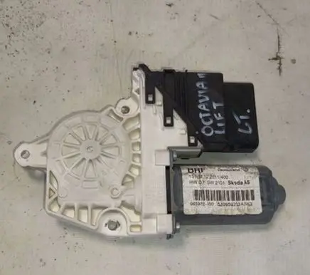 Skoda Octavia Mk2 (1Z) Rear door window regulator motor 995932400