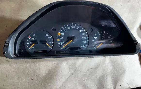 Mercedes-Benz E W210 Speedometer (instrument cluster) 2105400348 87001345