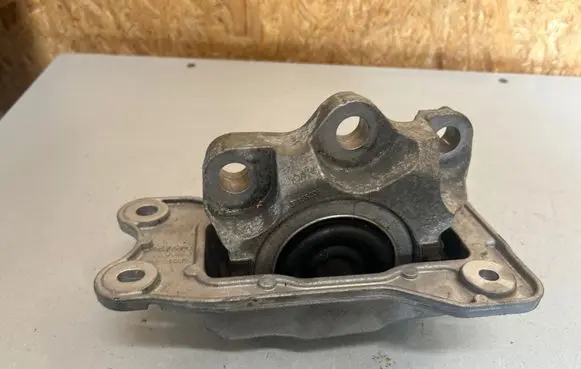 Volvo XC60 Engine mount bracket 32255205