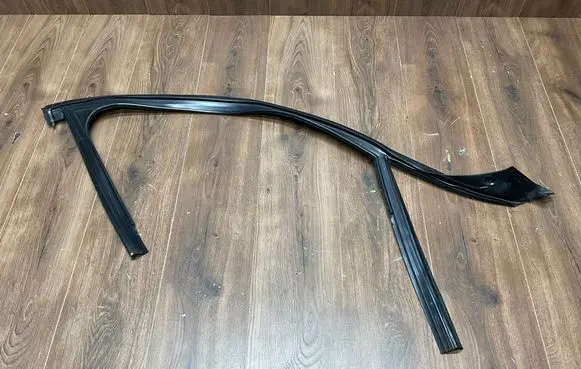 Mercedes-Benz E W213 Rubber seal front door window/glass A2137252700
