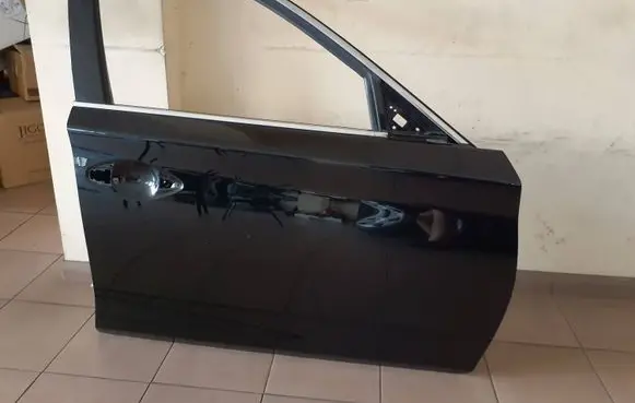 Infiniti Q50 Front door