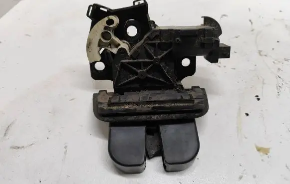 Audi A4 S4 B7 8E 8H Tailgate/trunk/boot lock/catch/latch 8p4827505C