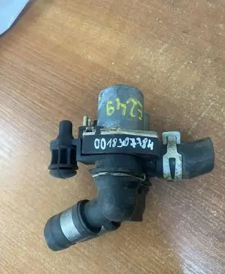 Mercedes-Benz E W210 Coolant heater control valve 0018307784 E249