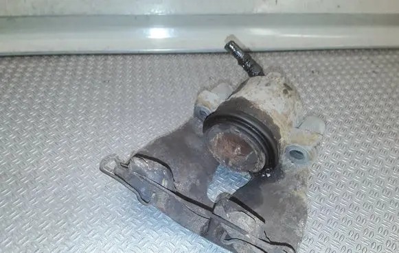 Opel Meriva B Front brake caliper 