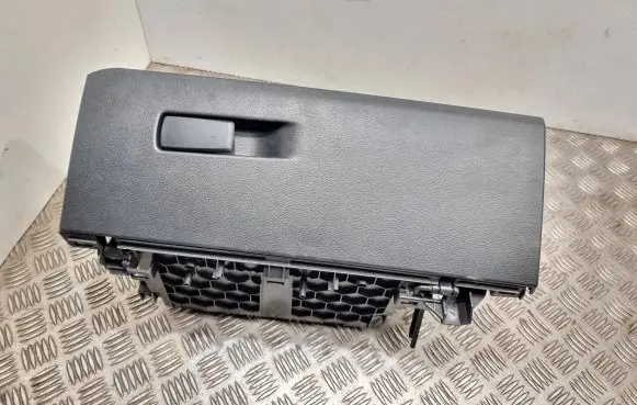 Glove box