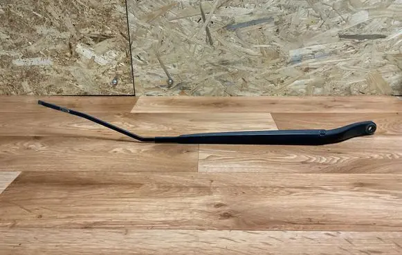 Front wiper blade arm