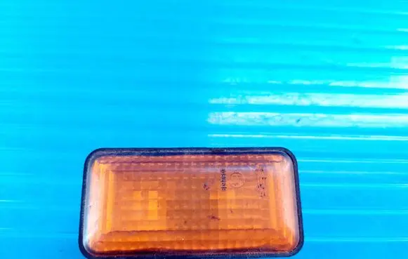 Volkswagen Golf III Front fender indicator light 1H0949117A